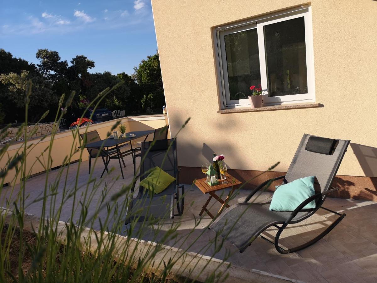 Apartmani "Sandro" Gonar Rab Town Zewnętrze zdjęcie