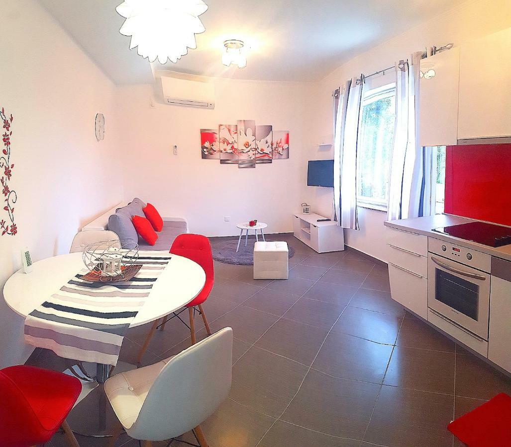 Apartmani "Sandro" Gonar Rab Town Zewnętrze zdjęcie