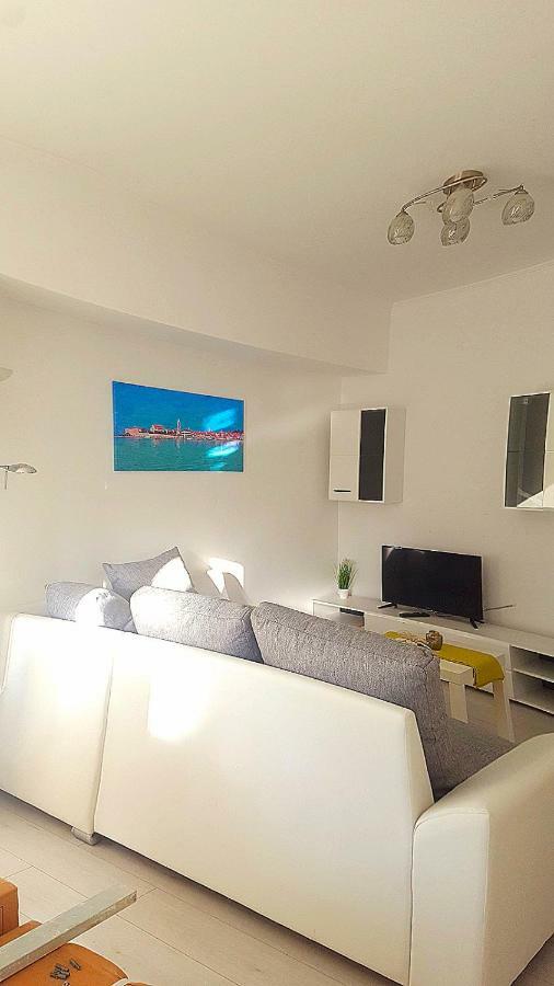 Apartmani "Sandro" Gonar Rab Town Zewnętrze zdjęcie