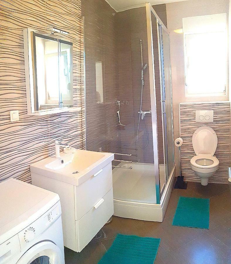 Apartmani "Sandro" Gonar Rab Town Zewnętrze zdjęcie