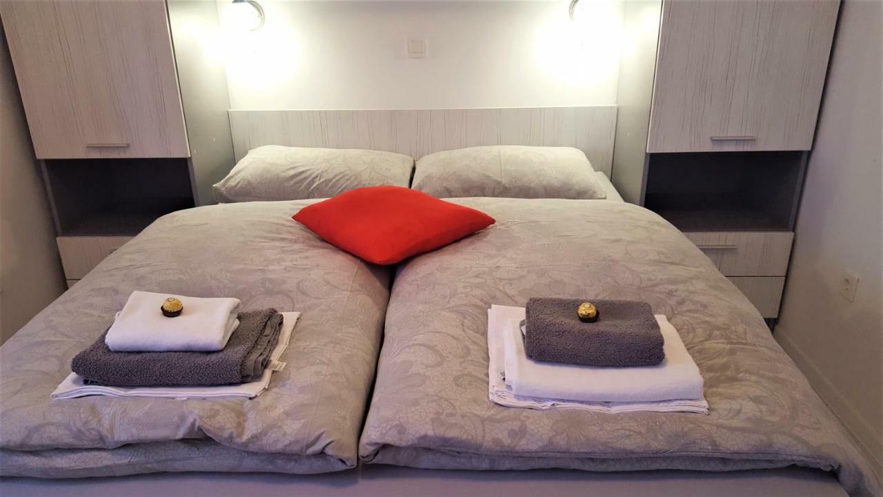 Apartmani "Sandro" Gonar Rab Town Zewnętrze zdjęcie